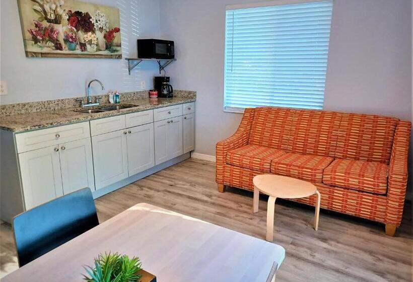 Johns Pass Beach Motel