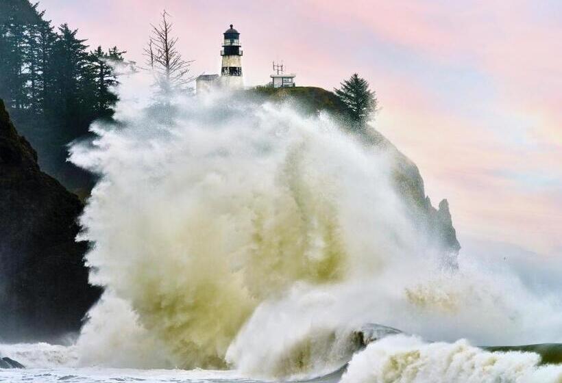 Lighthouse Oceanfront Resort