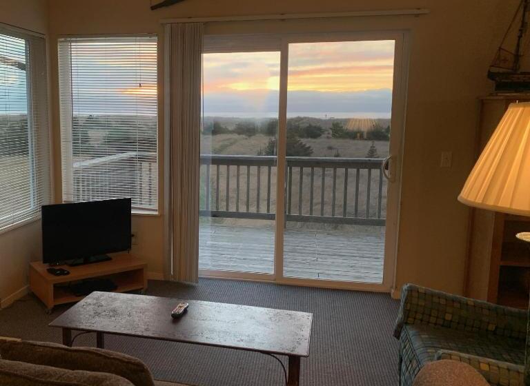 Lighthouse Oceanfront Resort