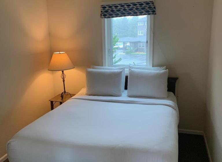 Lighthouse Oceanfront Resort