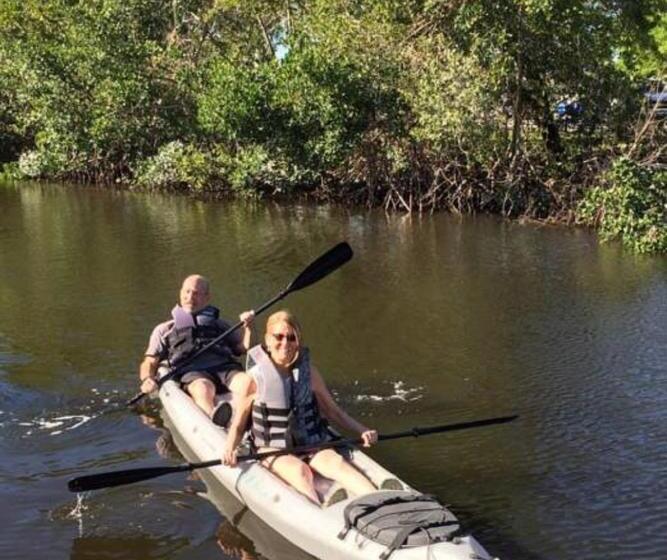 فندق على الطريق Angler's Inn