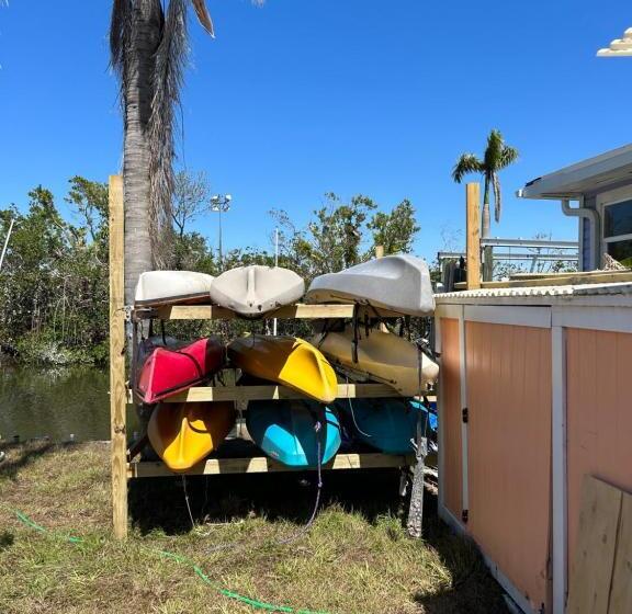 فندق على الطريق Angler's Inn