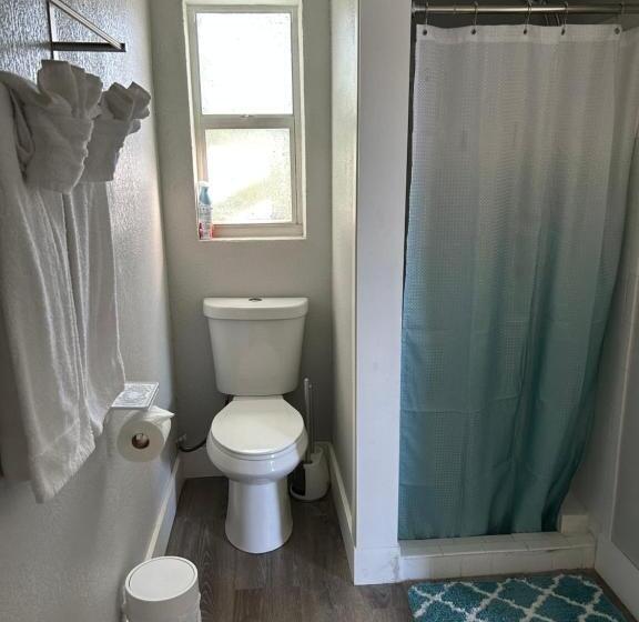 فندق على الطريق Angler's Inn