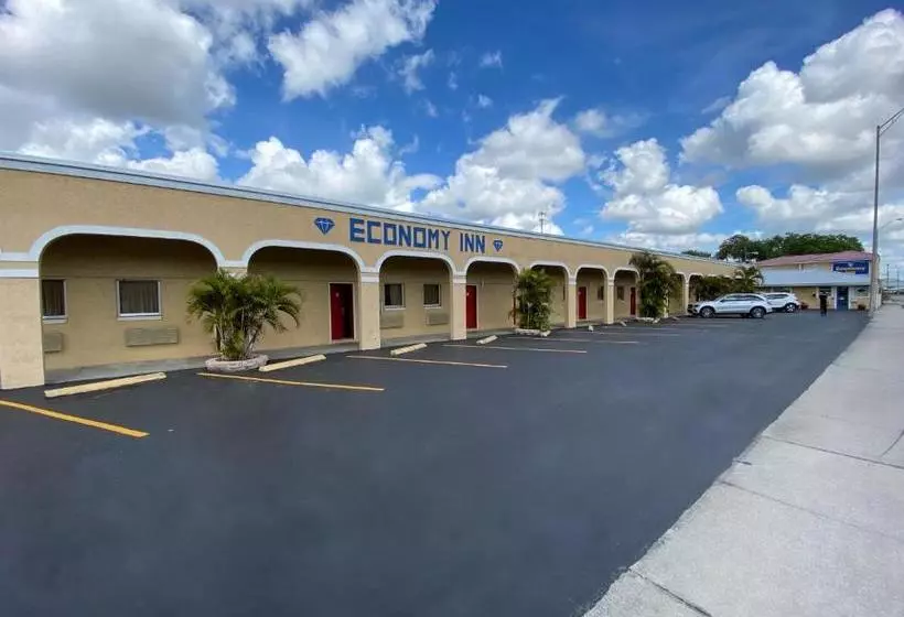 モーテル Economy Inn