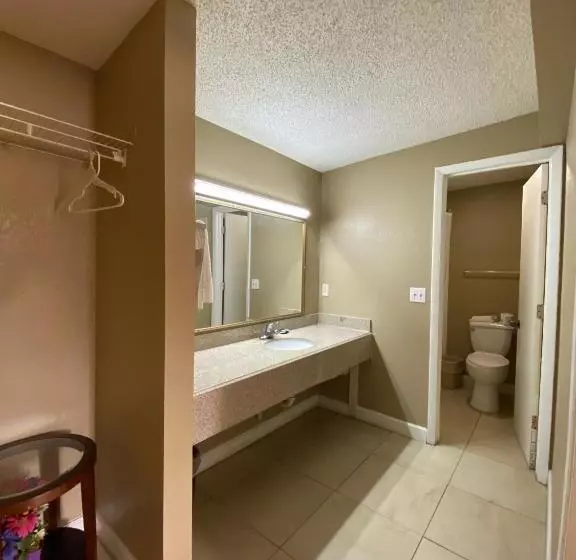 モーテル Economy Inn