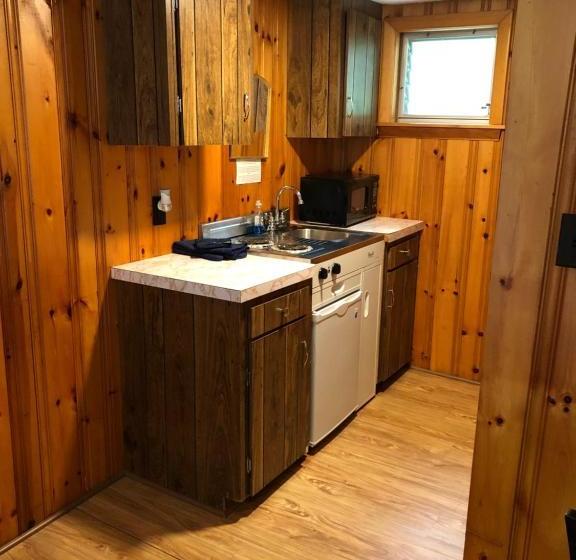 فندق على الطريق Marcotte Motor Court