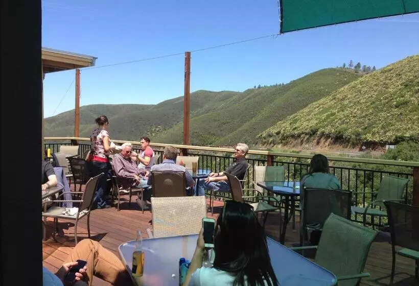 Motelli Priest Station Cafe & Cabins