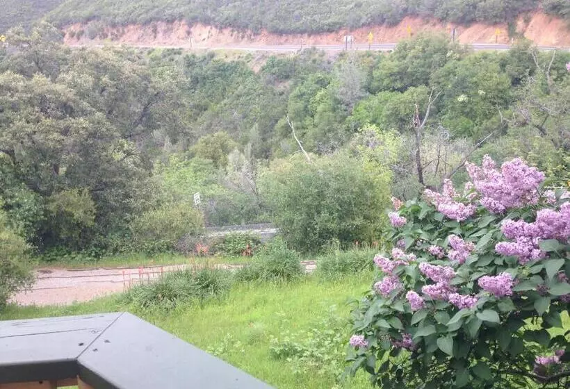 Motelli Priest Station Cafe & Cabins