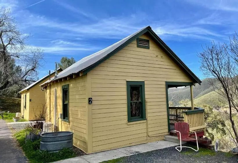 Motelli Priest Station Cafe & Cabins