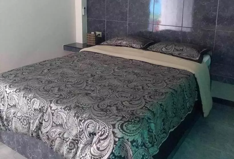 ペンション Hostal Belkis