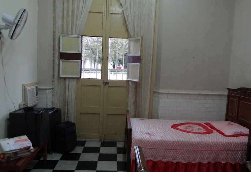 پانسیون Hostal La Paloma