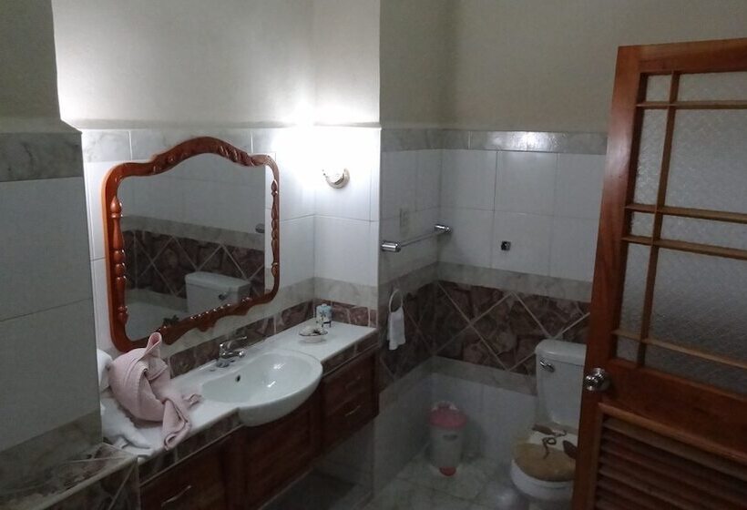 پانسیون Hostal La Paloma