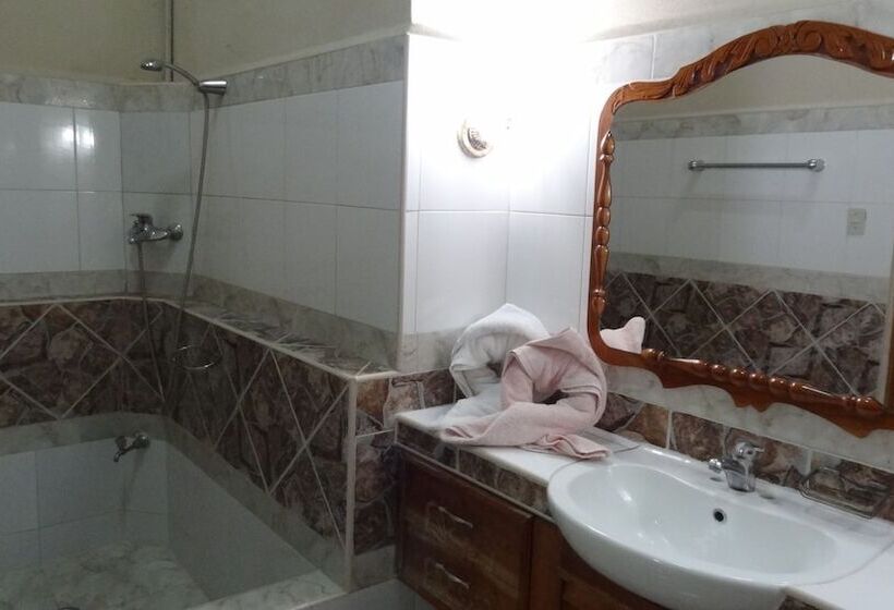 پانسیون Hostal La Paloma