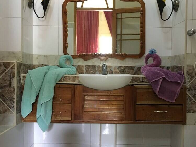 پانسیون Hostal La Paloma