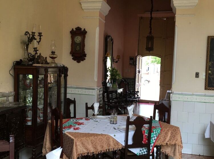 پانسیون Hostal La Paloma