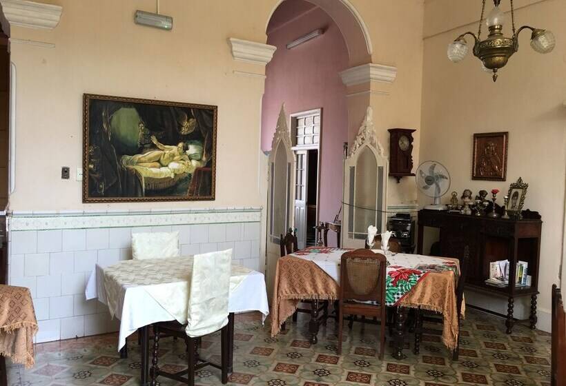 پانسیون Hostal La Paloma