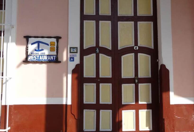 پانسیون Hostal La Paloma