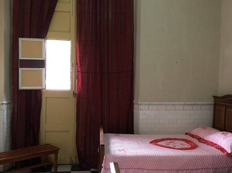 پانسیون Hostal La Paloma