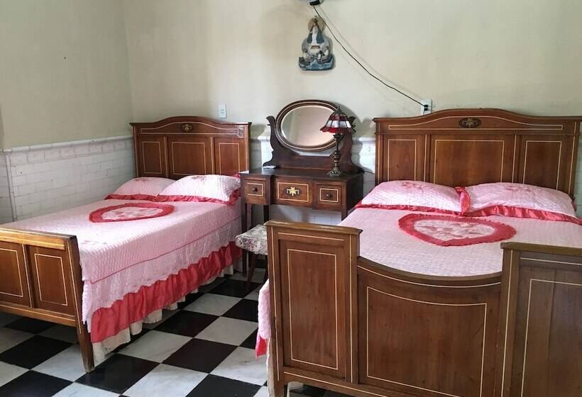 پانسیون Hostal La Paloma