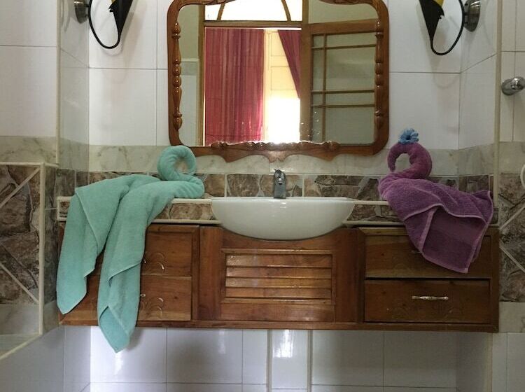 پانسیون Hostal La Paloma