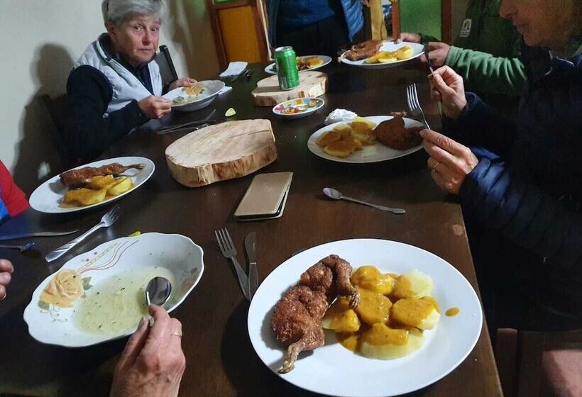 Albergue Casa De Piedra   Vaquería
