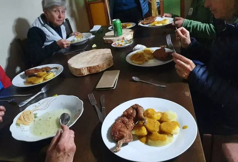 Albergue Casa De Piedra   Vaquería