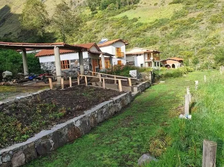 Albergue Casa De Piedra   Vaquería