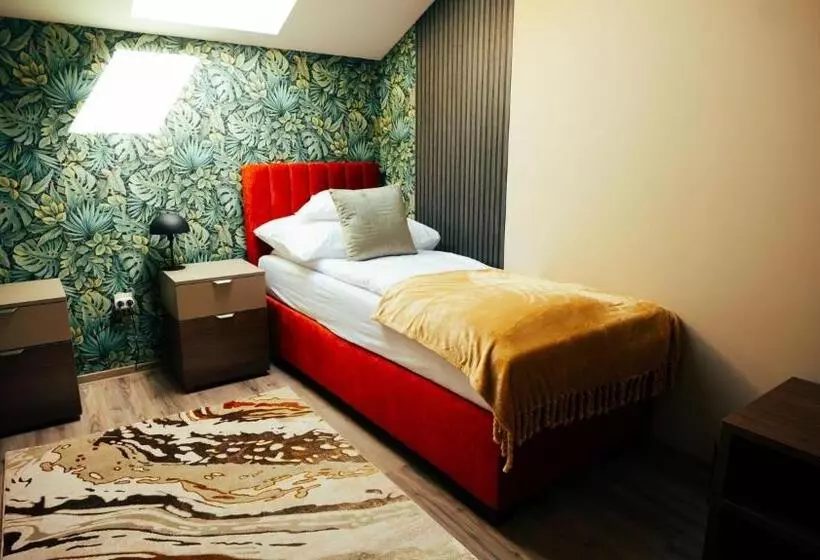 Aamiaismajoitus (B&B) M5 Autópálya Eurobus Panzió 140,km Kisteleki Lehajtó