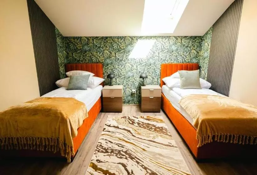 Aamiaismajoitus (B&B) M5 Autópálya Eurobus Panzió 140,km Kisteleki Lehajtó