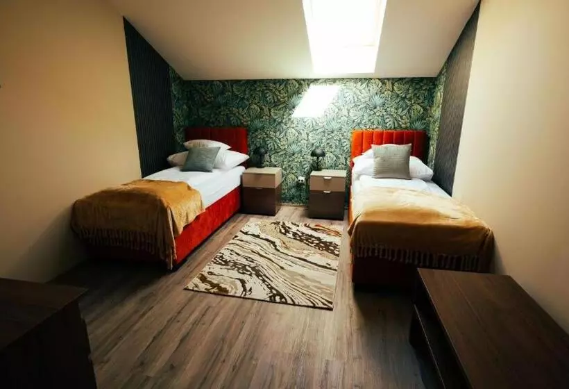 Aamiaismajoitus (B&B) M5 Autópálya Eurobus Panzió 140,km Kisteleki Lehajtó