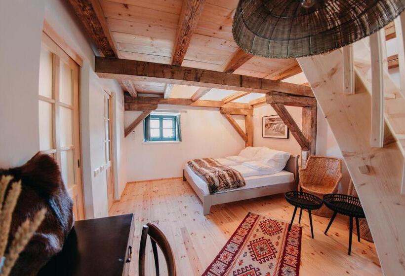 住宿加早餐  Ugron Castle Fiatfalva