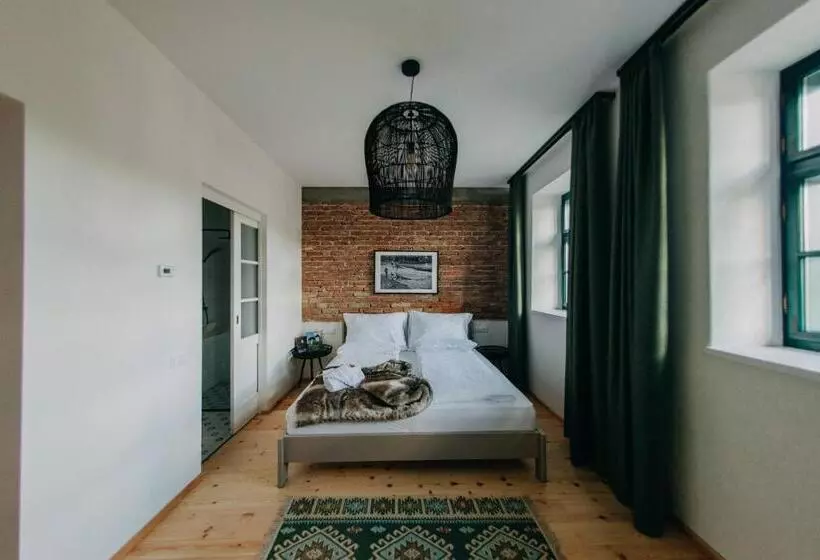 Aamiaismajoitus (B&B) Ugron Castle Fiatfalva