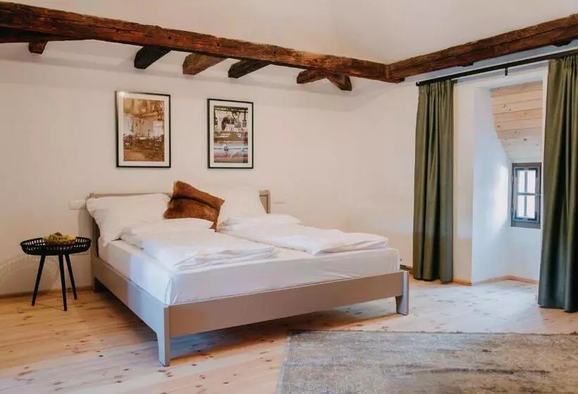 Aamiaismajoitus (B&B) Ugron Castle Fiatfalva