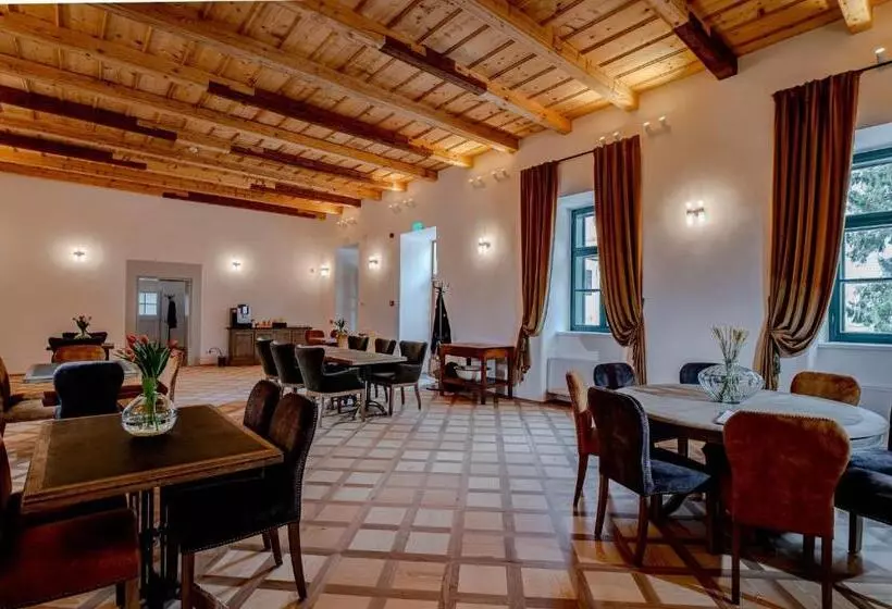 Aamiaismajoitus (B&B) Ugron Castle Fiatfalva