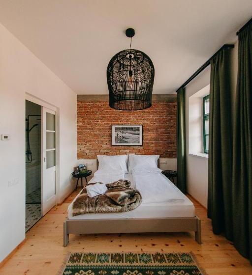 住宿加早餐  Ugron Castle Fiatfalva