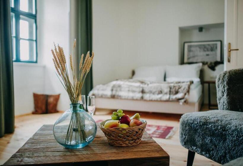 住宿加早餐  Ugron Castle Fiatfalva