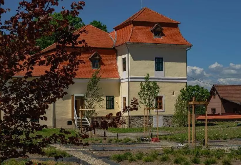 Aamiaismajoitus (B&B) Ugron Castle Fiatfalva