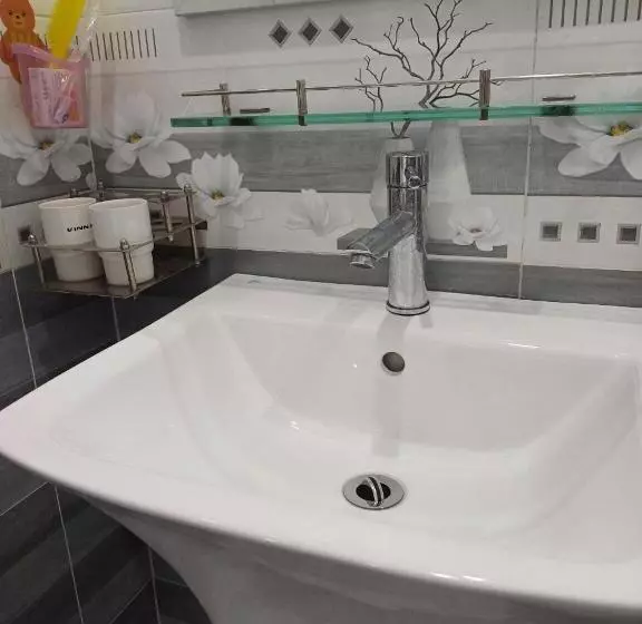 تختخواب و صبحانه Hoa Ban Hà Nội