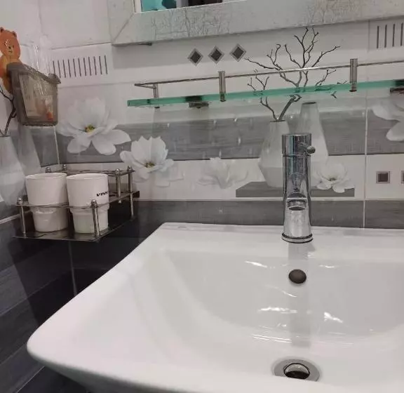 تختخواب و صبحانه Hoa Ban Hà Nội