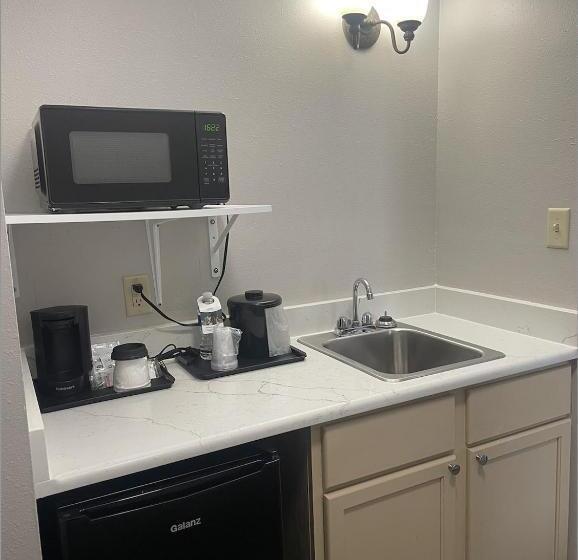 هتل Harmony Inn & Suites