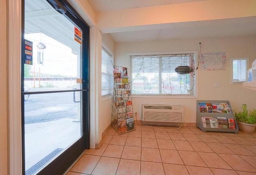 Отель Oyo Riverside Inn John Day Or