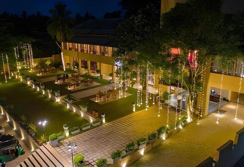 فندق Rest House Kesbewa