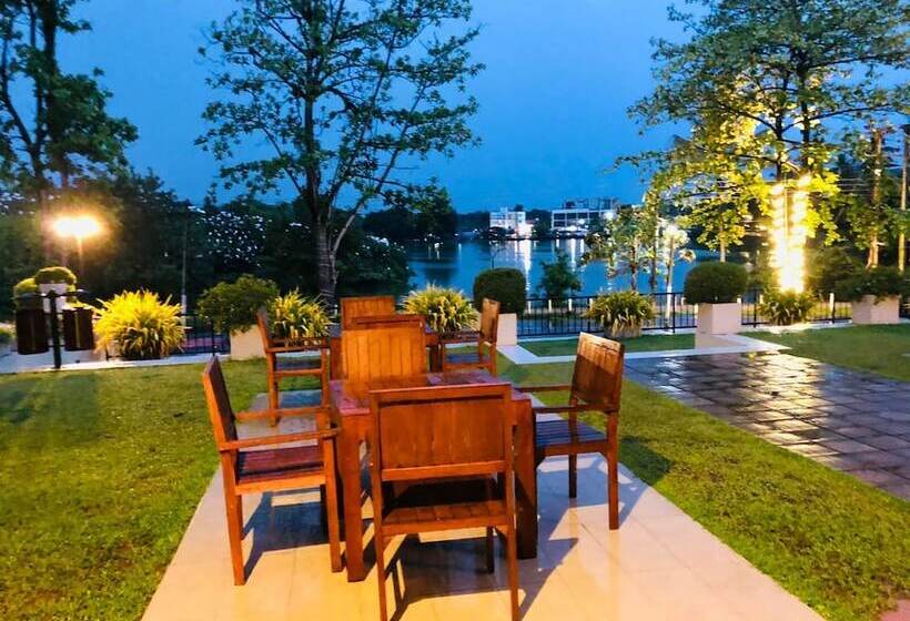 فندق Rest House Kesbewa