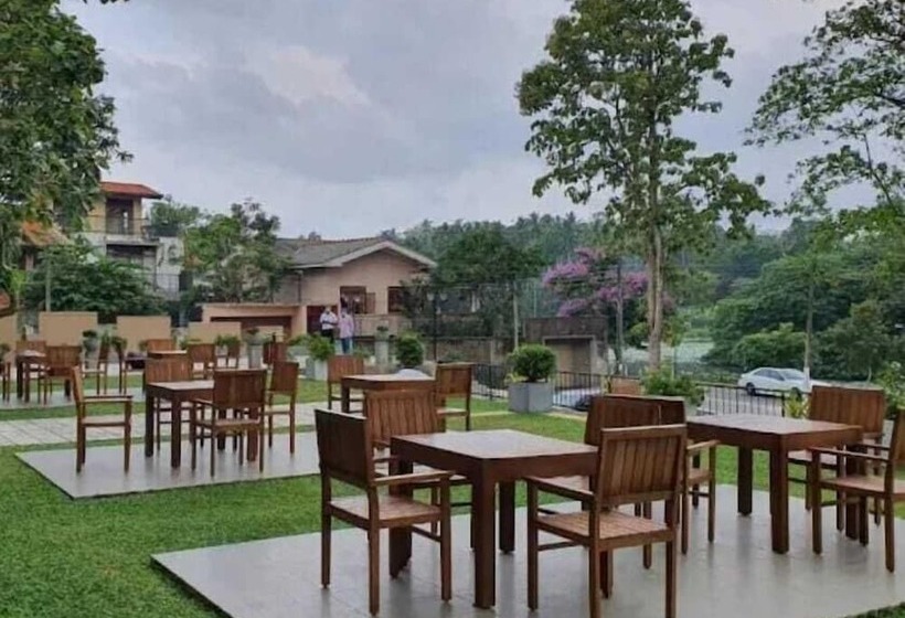 فندق Rest House Kesbewa