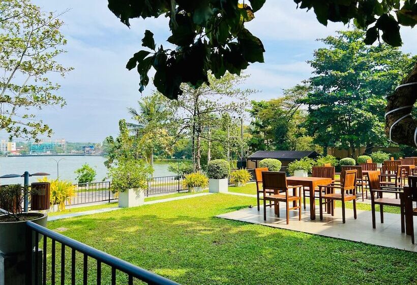 فندق Rest House Kesbewa