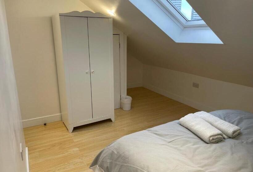 Pensione Lonsdale Place