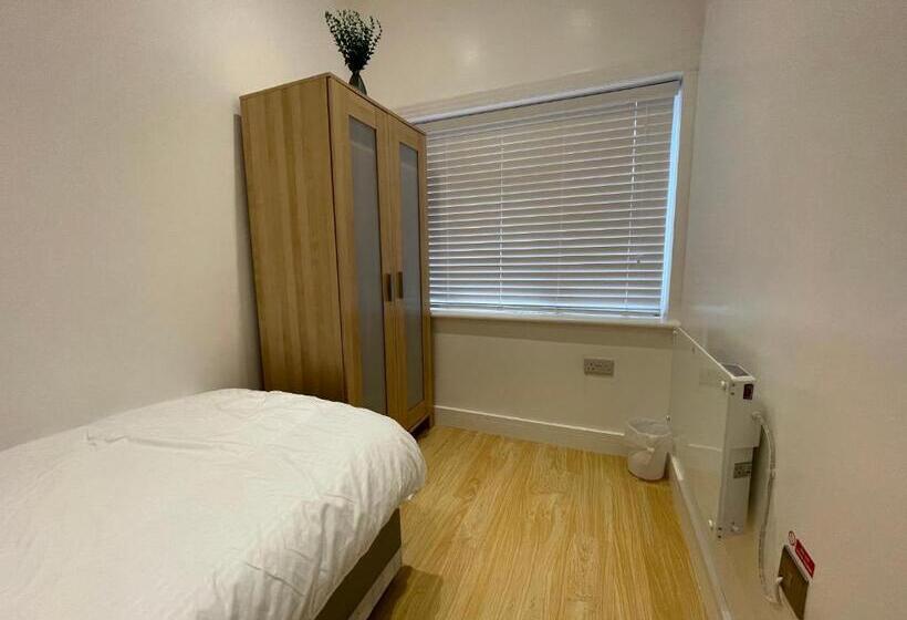 Pensione Lonsdale Place