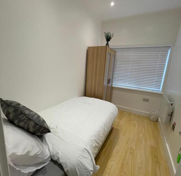 Pensione Lonsdale Place