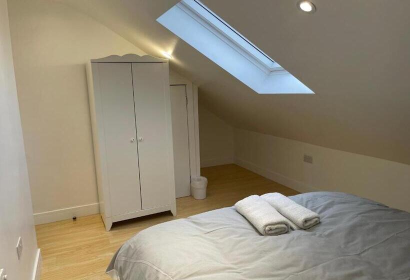 Pensione Lonsdale Place