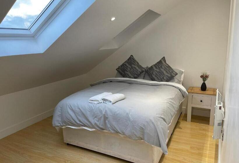 Pensione Lonsdale Place